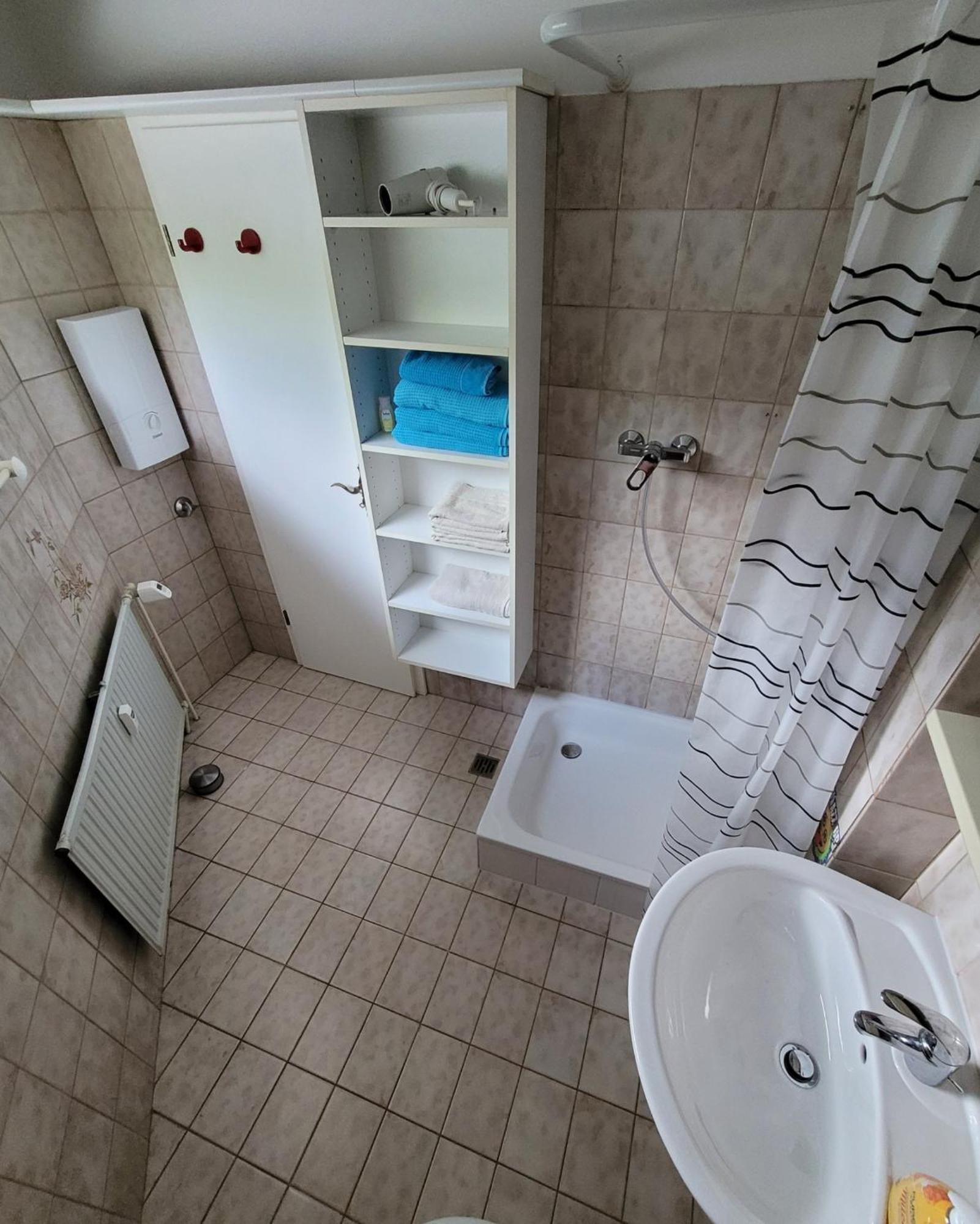 Messezimmer Am Thewissenweg Düsseldorf Eksteriør bilde